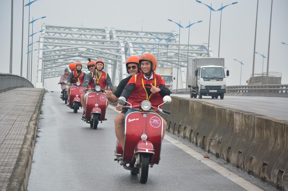 Hanoi Vespa Tours: Hanoi Countryside Vespa Tours