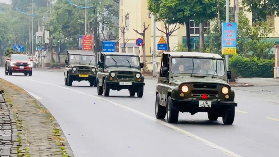 Hanoi Jeep Tours Led By Women:  2.5-Hours Hanoi Jeep Tours