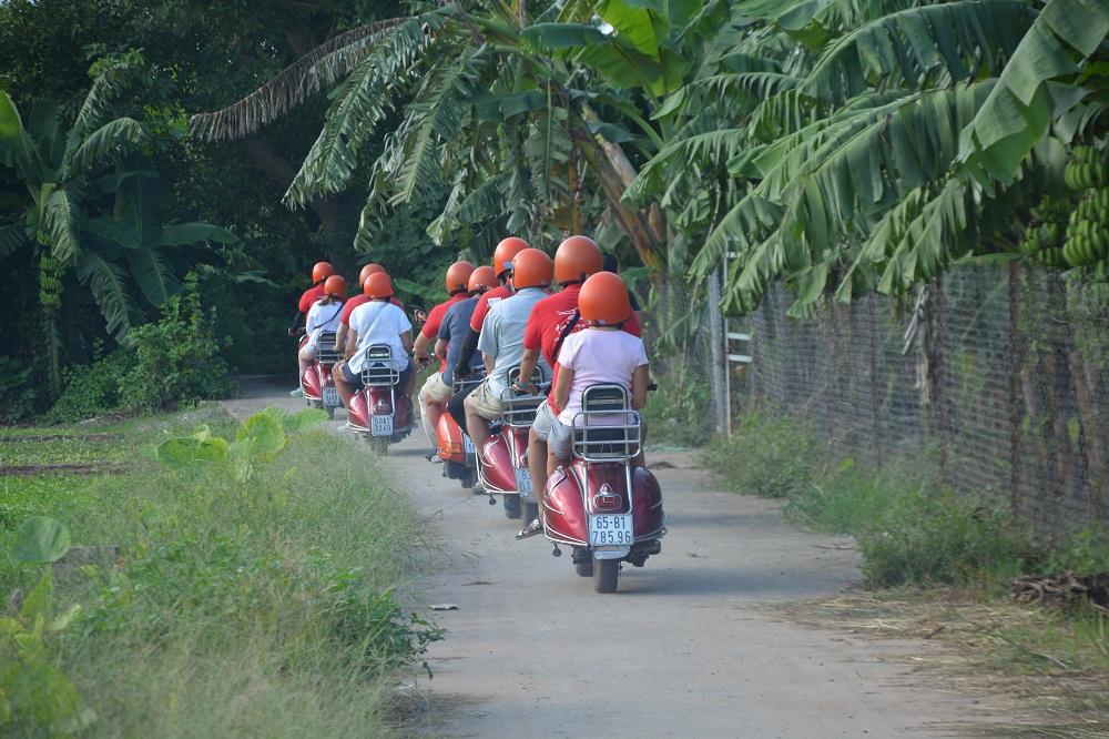 Hanoi Vespa Tours: Hanoi Countryside Vespa Tours