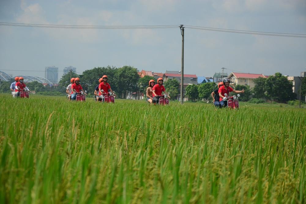 Hanoi Vespa Tours: Hanoi Countryside Vespa Tours