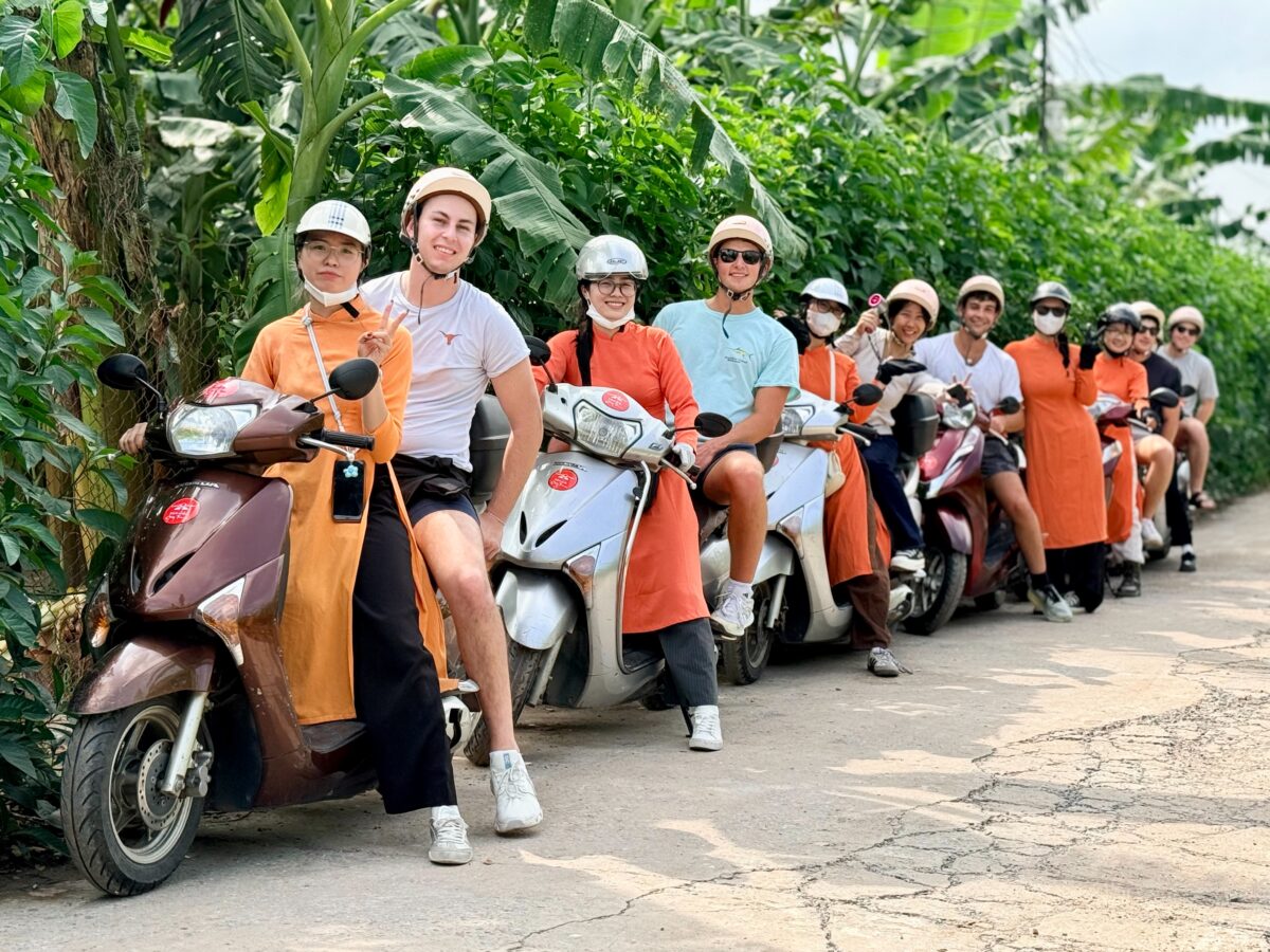 Hanoi Vespa Tour With Female Drivers